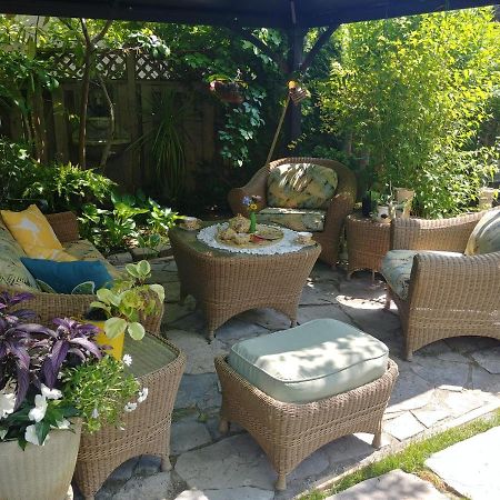 Bed and Breakfast Twiningretreat Ниагара-он-те-Лейк Экстерьер фото